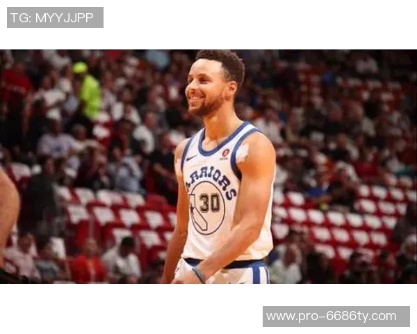 库里穿安踏克莱11代圣诞配色致敬兄弟情深水花重聚